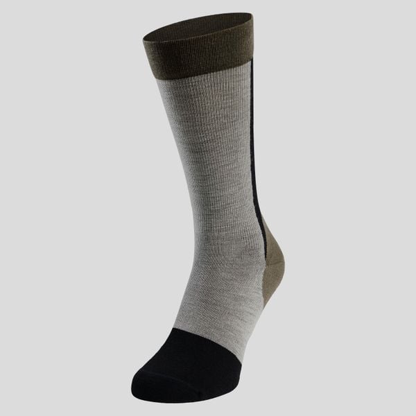 Skarpety trekkingowe Performance Wool ODLO. Szare skarpetki ODLO, bez wzorów, z materiału. Za 126.45 zł.