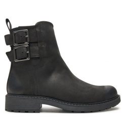 Botki Clarks. Czarne botki Clarks, bez wzorów, bez obcasa, na płaskiej podeszwie, bez zapięcia. Za 339.99 zł.