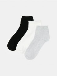 Prążkowane skarpetki z bawełną 3 pack - szary. Szare skarpetki Sinsay, bez wzorów, z bawełny. Za 12.99 zł.