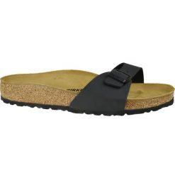 Klapki Birkenstock Madrid Bf 40791 czarne. Czarne klapki bez wzorów, z materiału, casualowe, bez obcasa, bez zapięcia. Za 576.26 zł.
