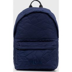 Fila plecak kolor granatowy duży gładki. Niebieskie plecaki Fila, bez wzorów, do ręki, bez dodatków. W wyprzedaży za 134.99 zł.