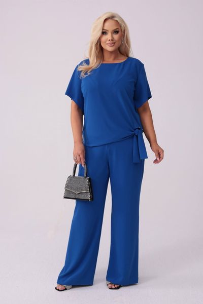 Elegancki chabrowy komplet Rosa bluzka i spodnie na wesele PLUS SIZE XXL JESIEŃ. Niebieskie bluzki Moda Size Plus Iwanek, plus size, bez wzorów, z elastanu, biznesowe, bez kołnierzyka, plus size, bez ramiączek. Za 489.90 zł.