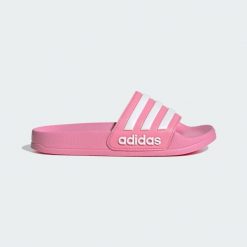 Klapki Adilette Shower. Białe klapki adidas, bez wzorów, sportowe, bez obcasa, bez zapięcia. Za 89.00 zł.