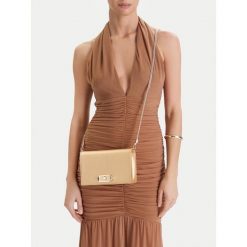 Torebka Nine West. Żółte kopertówki Nine West, bez wzorów, wizytowe, bez dodatków. Za 219.99 zł.