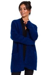 Przytulny sweter kardigan narzutka z wełną granatowy. Niebieskie swetry Sukienki.shop, l, bez wzorów, z wełny, biznesowe, bez ramiączek. Za 249.00 zł.