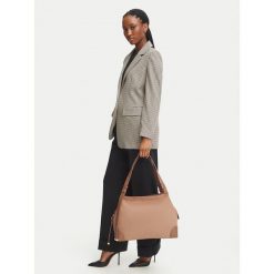 Torebka Armani Exchange. Brązowe torebki klasyczne Armani Exchange, bez wzorów, klasyczne, bez dodatków. Za 779.99 zł.
