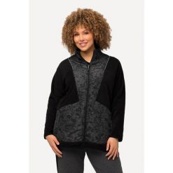 Damskie Kurtka polarowa kolorowe lamówki stójka 2-kierunkowy zamek błyskawiczny. Czarne kurtki Ulla Popken, plus size, bez wzorów, z materiału, bez kaptura. W wyprzedaży za 311.99 zł.