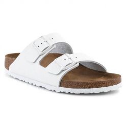 Klapki damskie Birkenstock Arizona. Białe klapki Birkenstock, bez wzorów, z materiału, biznesowe, bez obcasa, bez zapięcia. Za 494.79 zł.