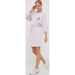 Puma sukienka kolor fioletowy mini prosta. Fioletowe sukienki Puma, na co dzień, l, bez wzorów, bez kołnierzyka, bez ramiączek, mini, proste. W wyprzedaży za 199.99 zł.