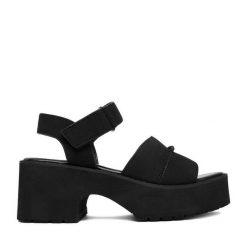 Sandały JENNY. Czarne sandały Jenny, bez wzorów, bez obcasa, na słupku, bez zapięcia. Za 139.99 zł.