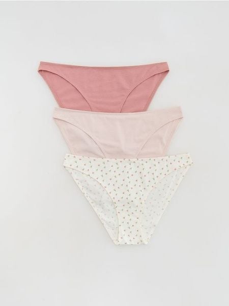 Majtki figi 3 pack - brudny róż. Czerwone figi Reserved, bez wzorów. Za 39.99 zł.