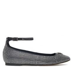 Baleriny Guess. Czarne baleriny Guess, z aplikacjami, bez obcasa, bez zapięcia. Za 359.99 zł.