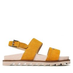 Sandały Wrangler. Żółte sandały Wrangler, bez wzorów, bez obcasa, na płaskiej podeszwie, bez zapięcia. Za 299.99 zł.