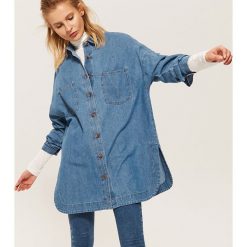 Jeansowa koszula oversize - Niebieski. Koszule marki House. W wyprzedaży za 49.99 zł.