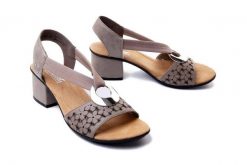 RIEKER 64677-64 beige, sandały damskie. Brązowe sandały Rieker, bez wzorów, z gumy, bez obcasa, na obcasie, bez zapięcia. Za 289.90 zł.