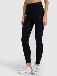 4F Legginsy w kolorze czarnym rozmiar: XS. Czarne legginsy 4f, bez wzorów. Za 52.42 zł.
