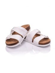 Moosefield Skórzane klapki w kolorze białym rozmiar: 41. Białe klapki Moosefield, bez wzorów, klasyczne, z otwartym noskiem, bez obcasa, bez zapięcia. Za 167.28 zł.