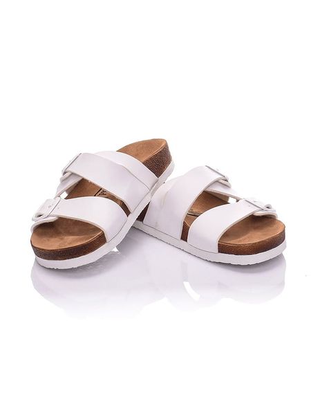 Moosefield Skórzane klapki w kolorze białym rozmiar: 41. Białe klapki Moosefield, bez wzorów, klasyczne, z otwartym noskiem, bez obcasa, bez zapięcia. Za 167.28 zł.