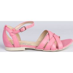 Sandały na miękkiej podeszwie - skóra naturalna - model 370 - kolor landrynkowy (39). Białe sandały Zapato, bez wzorów, z jeansu, boho, bez obcasa, na płaskiej podeszwie, bez zapięcia. W wyprzedaży za 269.10 zł.