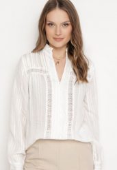 Biała Koszula w Stylu Boho z Ażurowymi Lamówkami Larsula. Białe koszule Born2be, l, z aplikacjami, z jeansu, biznesowe, bez kołnierzyka, bez ramiączek. Za 139.99 zł.