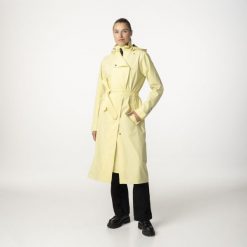 Damska kurtka przeciwdeszczowa rowerowa Trench Coat długa złota. Żółte kurtki AGU, l, bez wzorów, z materiału, eleganckie, bez kaptura. Za 819.70 zł.