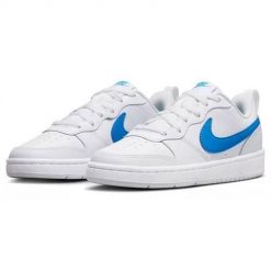 Buty do chodzenia damskie Nike Court Borough Low 2. Białe buty treningowe Nike, bez wzorów, z gumy, bez zapięcia, trekkingowe, nike court. Za 309.99 zł.