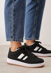 Czarno-Białe Sneakersy Basic z Paskami na Boku Adila. Czarne buty sportowe lifestyle Renee, bez wzorów, z jeansu, klasyczne, bez zapięcia. Za 99.99 zł.