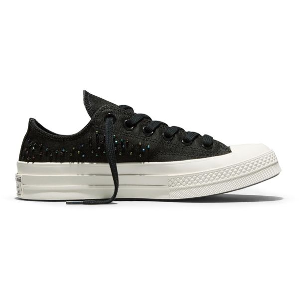 Buty sportowe Converse Chuck 70. Czarne buty treningowe Converse, bez wzorów, z materiału, bez zapięcia. Za 490.00 zł.