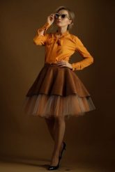 Spódnica wzburzona herbaciana. Brązowe spódnice Hultaj Polski, l, bez wzorów, z dzianiny, eleganckie, mini, asymetryczne. Za 549.00 zł.