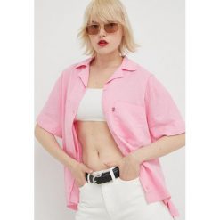 Levi's koszula lniana damska kolor różowy relaxed z kołnierzykiem klasycznym. Czerwone koszule Levi's, l, bez wzorów, z tkaniny, klasyczne, bez kołnierzyka, bez ramiączek. W wyprzedaży za 269.99 zł.