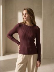 Prążkowany sweter z wiskozą - brązowy. Brązowe swetry Sinsay, l, bez wzorów, prążkowane, bez ramiączek. Za 29.99 zł.