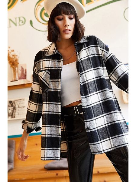 Olalook Koszula w kolorze biało-czarnym rozmiar: S. Białe koszule Olalook, s, bez wzorów, bez kołnierzyka, bez ramiączek. Za 70.45 zł.