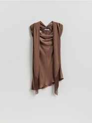 Asymetryczna bluzka z szalem - brązowy. Brązowe bluzki Reserved, l, bez wzorów, z tkaniny, z asymetrycznym kołnierzem, bez ramiączek. Za 119.99 zł.