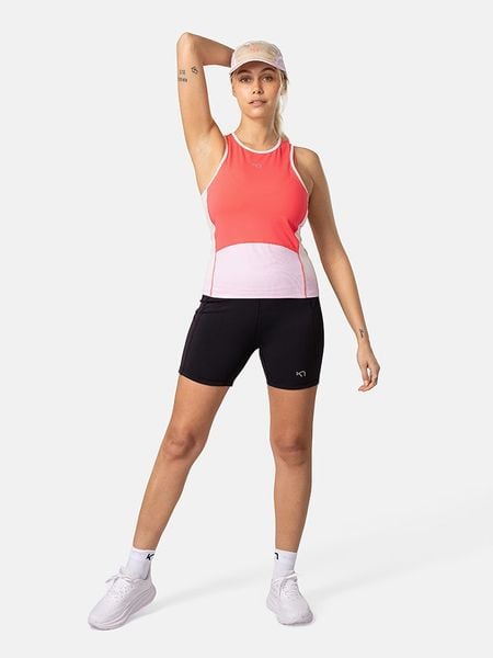 KARI TRAA Szorty funkcyjne "Linnea" w kolorze czarnym rozmiar: M. Czarne szorty sportowe Kari Traa, bez wzorów, z poliamidu, z podwyższonym stanem, outdoorowe. Za 127.05 zł.