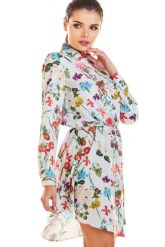 Koszulowa sukienka w kwiaty szmizjerka z kołnierzykiem i paskiem ecru. Sukienki Sukienki.shop, do pracy, bez wzorów, biznesowe, bez kołnierzyka, bez ramiączek, koszulowe. Za 139.00 zł.