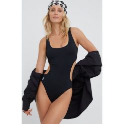 Polo Ralph Lauren jednoczęściowy strój kąpielowy 21255310 kolor czarny lekko usztywniona miseczka. Czarne stroje jednoczęściowe Polo Ralph Lauren, bez wzorów, z dzianiny. Za 809.99 zł.