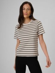 4F T-shirt relaxed z nadrukiem damski - kremowy M. Białe t-shirty 4f, m, bez wzorów, z bawełny, bez kołnierzyka, bez ramiączek. Za 69.99 zł.