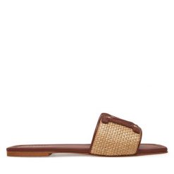 Klapki Guess. Brązowe klapki Guess, z aplikacjami, bez obcasa, bez zapięcia. Za 1,139.00 zł.