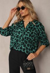 Zielona Bluzka w Panterkowe Cętki z Zapinanym Dekoltem Jabberia. Zielone bluzki Renee, plus size, bez wzorów, eleganckie, bez kołnierzyka, plus size, bez ramiączek. W wyprzedaży za 35.99 zł.