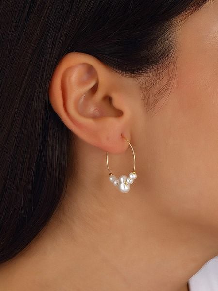Luja Bijoux Pozłacane kolczyki-kreole z syntetycznymi perłami rozmiar: onesize. Żółte kolczyki Luja Bijoux, z perłą, pozłacane. Za 52.42 zł.