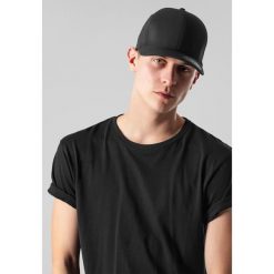 Czapka Flexfit delta. Czarne czapki z daszkiem FLEXFIT, bez wzorów, sportowe. Za 156.00 zł.