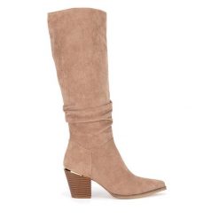 Kozaki DeeZee. Brązowe kozaki DeeZee, bez wzorów, bez obcasa, na słupku, bez zapięcia. Za 159.99 zł.