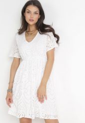 Biała Sukienka Gelarissa. Białe sukienki Born2be, l, bez wzorów, z bawełny, boho, bez kołnierzyka, bez ramiączek, mini. W wyprzedaży za 136.49 zł.