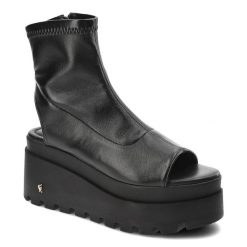 Czarne Botki Carinii Eleganckie Obuwie Damskie. Czarne botki Carinii, bez wzorów, ze skóry, eleganckie, bez obcasa, bez zapięcia. Za 429.00 zł.