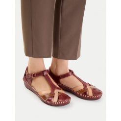 Półbuty Pikolinos. Czerwone półbuty wsuwane Pikolinos, bez wzorów, bez obcasa, na płaskiej podeszwie. Za 382.99 zł.