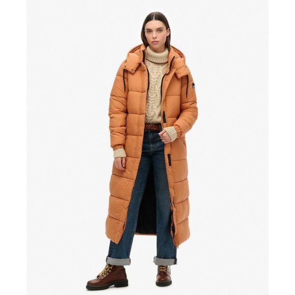 Długi płaszcz pikowany z ripstopu. Brązowe płaszcze Superdry, bez wzorów, eleganckie, bez kaptura. W wyprzedaży za 462.55 zł.