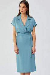 Elegancka sukienka z kołnierzem niebieska. Niebieskie sukienki Sukienki.shop, do pracy, l, bez wzorów, z elastanu, biznesowe, bez kołnierzyka, bez ramiączek, midi, dopasowane. Za 349.00 zł.