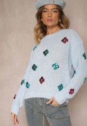 Jasnoniebieski Sweter z Wiskozą Zdobiony Cekinowymi Aplikacjami z Kwiatami Edalora. Niebieskie swetry Renee, l, z aplikacjami, z jeansu, casualowe, bez ramiączek. W wyprzedaży za 79.99 zł.