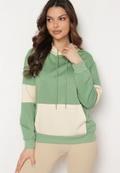 Zielona Bluza Oversize z Kapturem i Kontrastowymi Wstawkami Jevina. Zielone bluzy Born2be, l, z aplikacjami, z jeansu, z kapturem. W wyprzedaży za 42.49 zł.