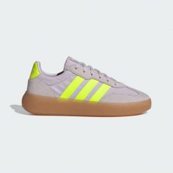 Buty Barreda Decode. Brązowe buty trekkingowe adidas, bez zapięcia. W wyprzedaży za 239.85 zł.